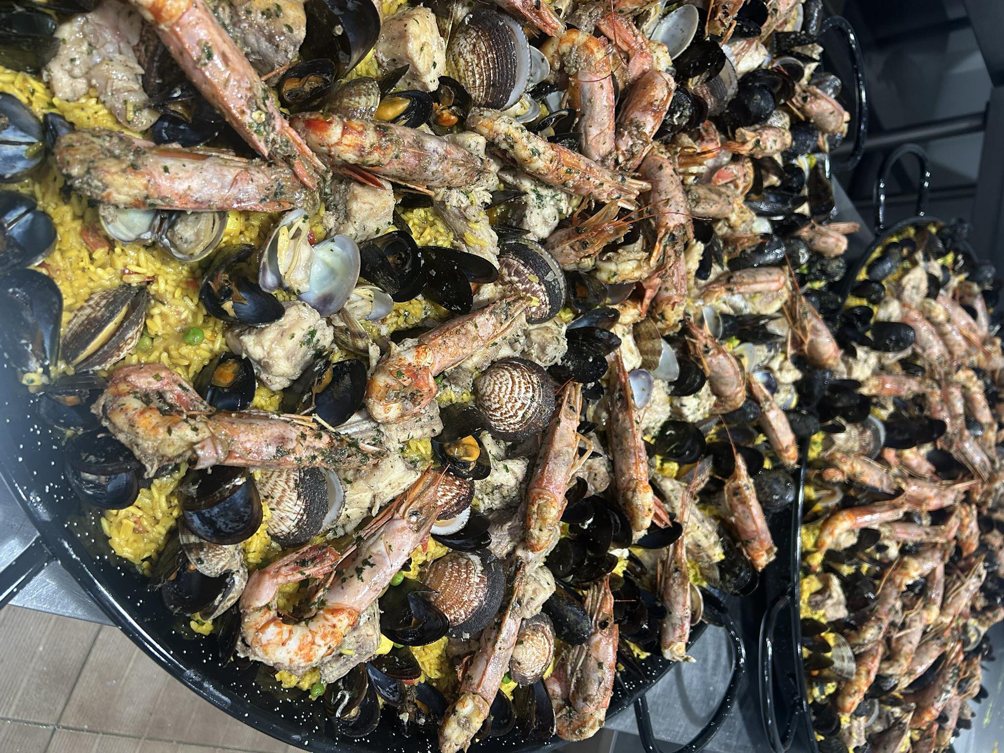 Poissons frais en vitrine